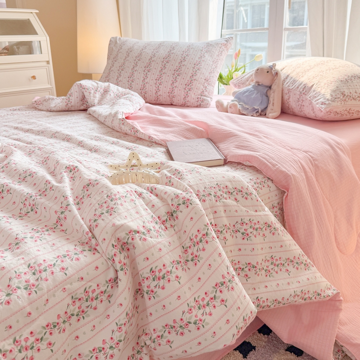 91家纺网 家纺一手货源 找家纺 温眠家纺 2026新款针织泡芙双层纱夏被四件套 蔷薇玫瑰