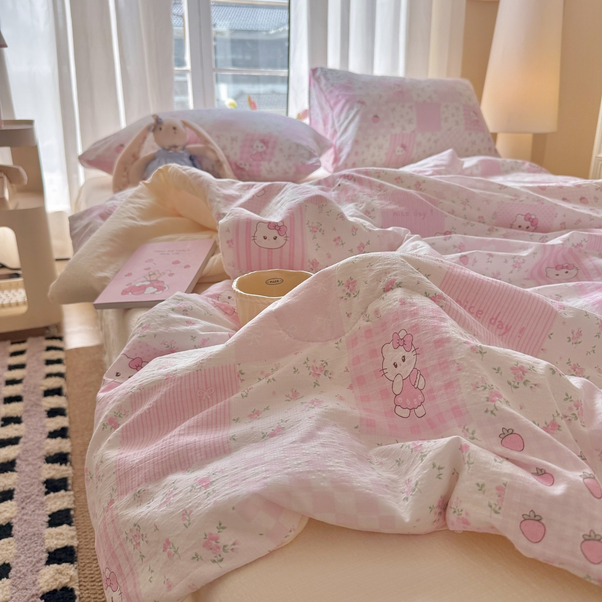 91家纺网 家纺一手货源 找家纺 温眠家纺 2026新款针织泡芙双层纱夏被四件套 花田猫咪
