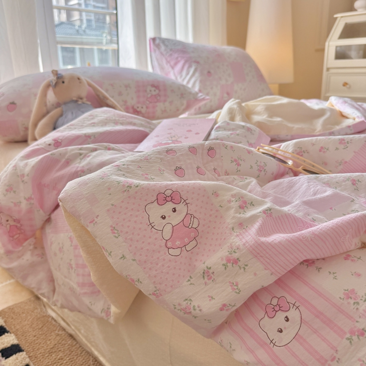 91家纺网 家纺一手货源 找家纺 温眠家纺 2026新款针织泡芙双层纱夏被四件套 花田猫咪