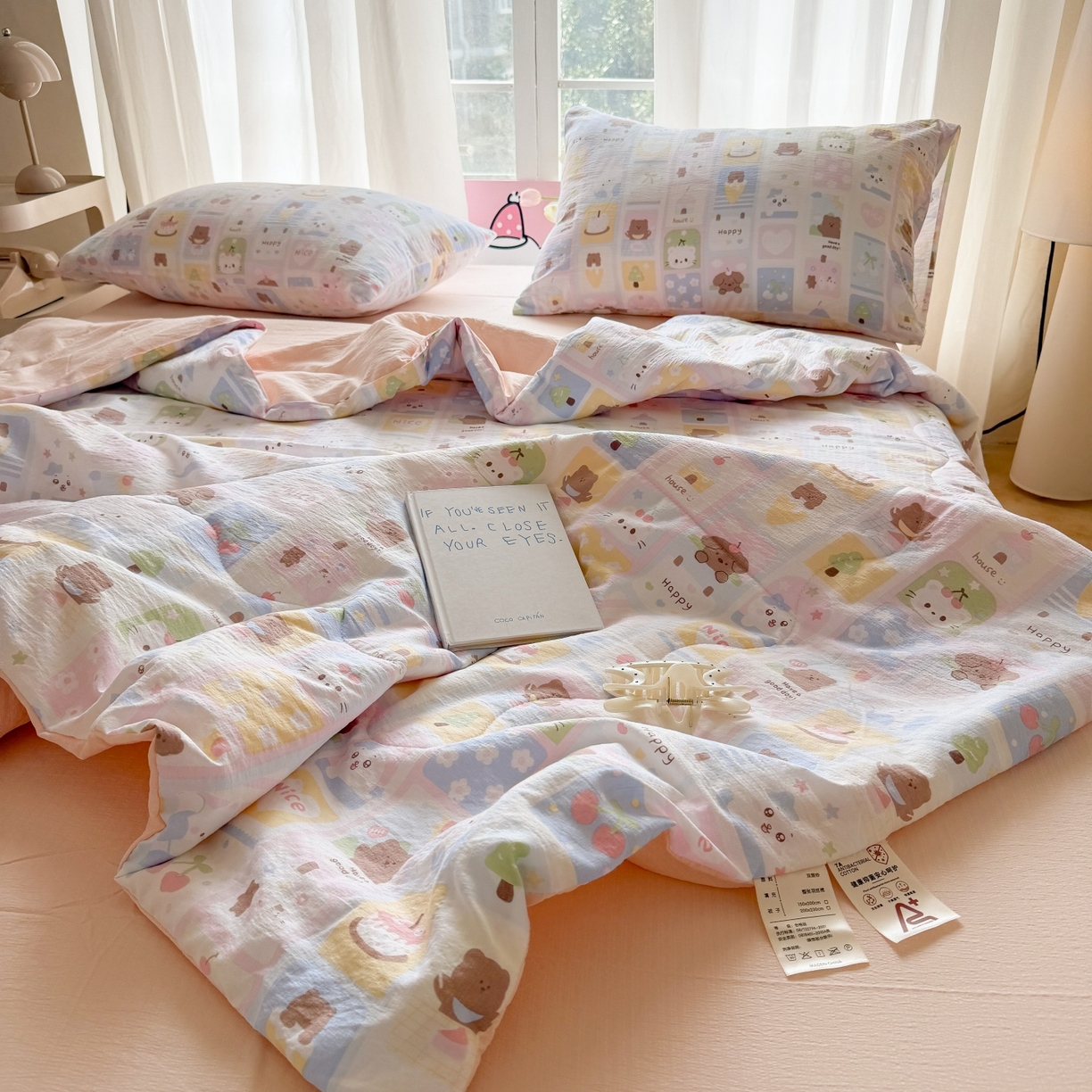 91家纺网 家纺一手货源 找家纺 温眠家纺 2026新款针织泡芙双层纱夏被四件套 小熊日记