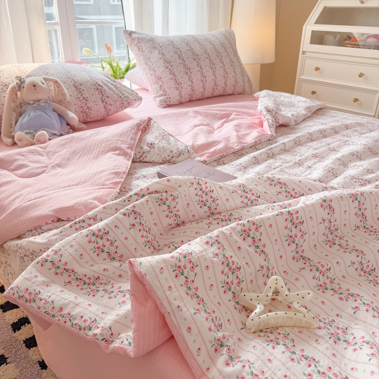 91家纺网 家纺一手货源 找家纺 温眠家纺 2026新款针织泡芙双层纱夏被四件套 蔷薇玫瑰