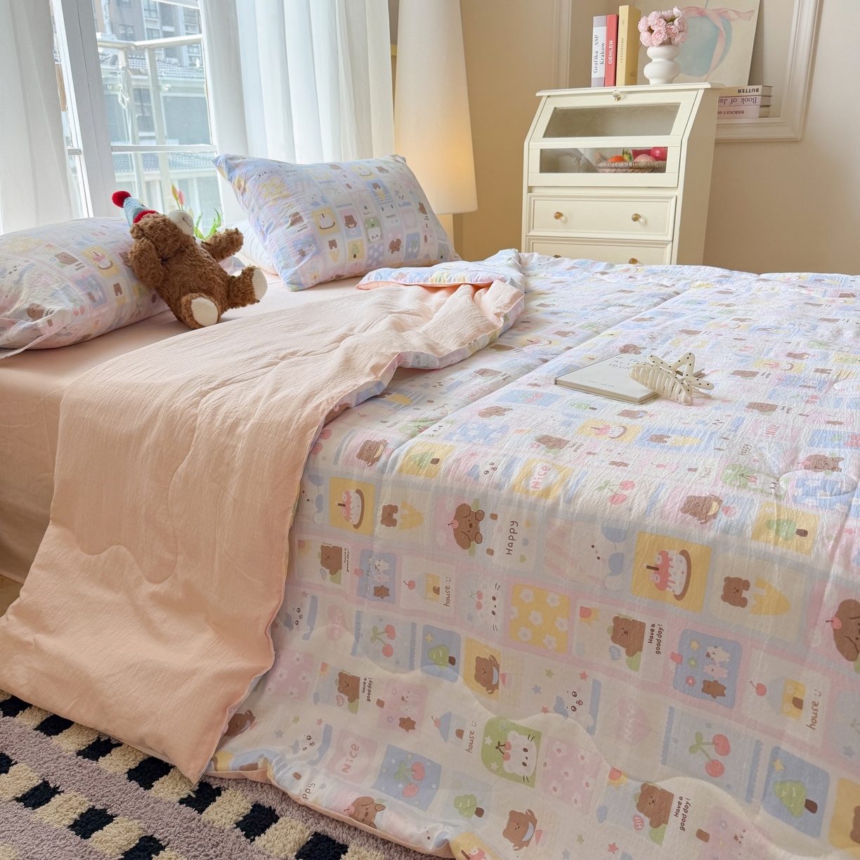 91家纺网 家纺一手货源 找家纺 温眠家纺 2026新款针织泡芙双层纱夏被四件套 小熊日记