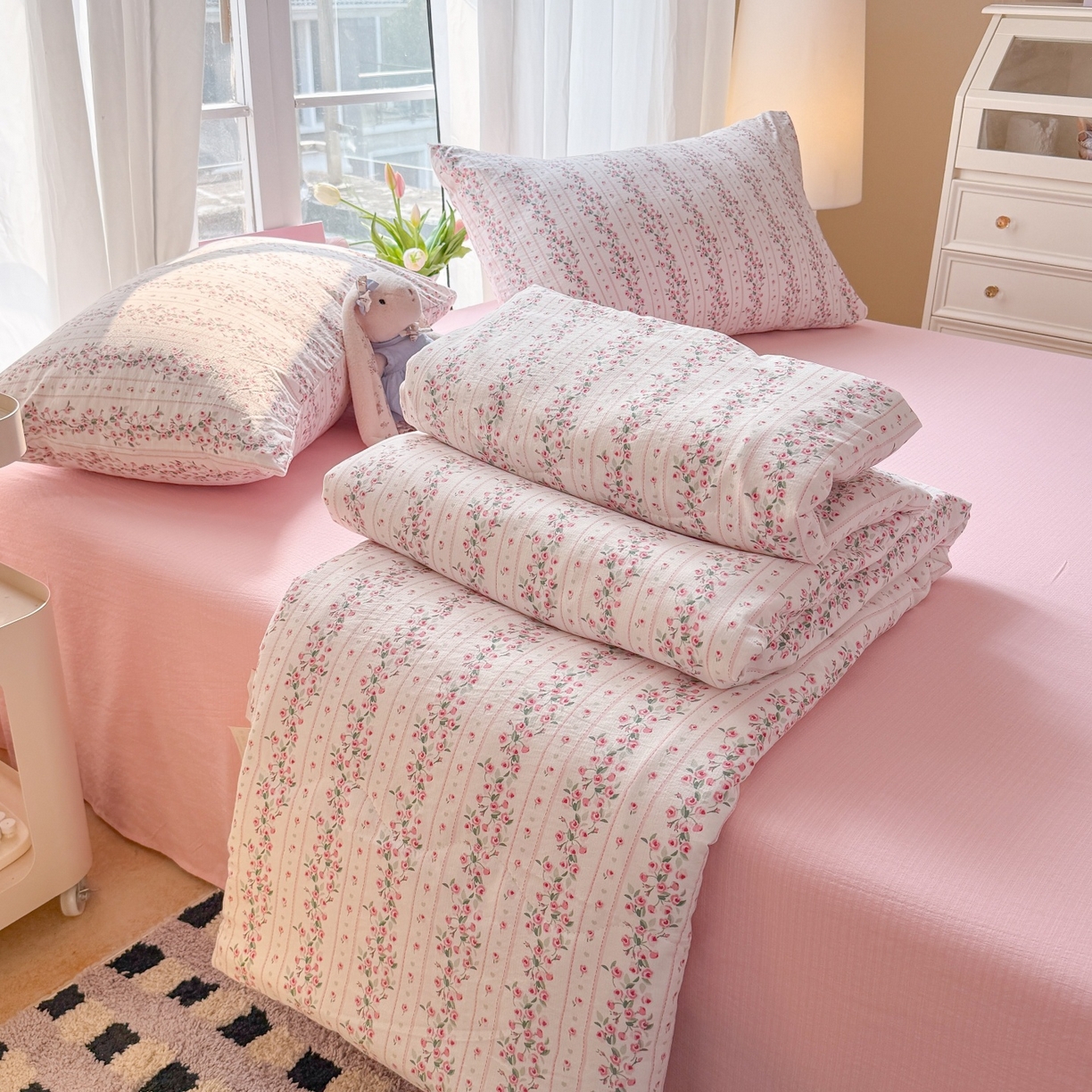 91家纺网 家纺一手货源 找家纺 温眠家纺 2026新款针织泡芙双层纱夏被四件套 蔷薇玫瑰