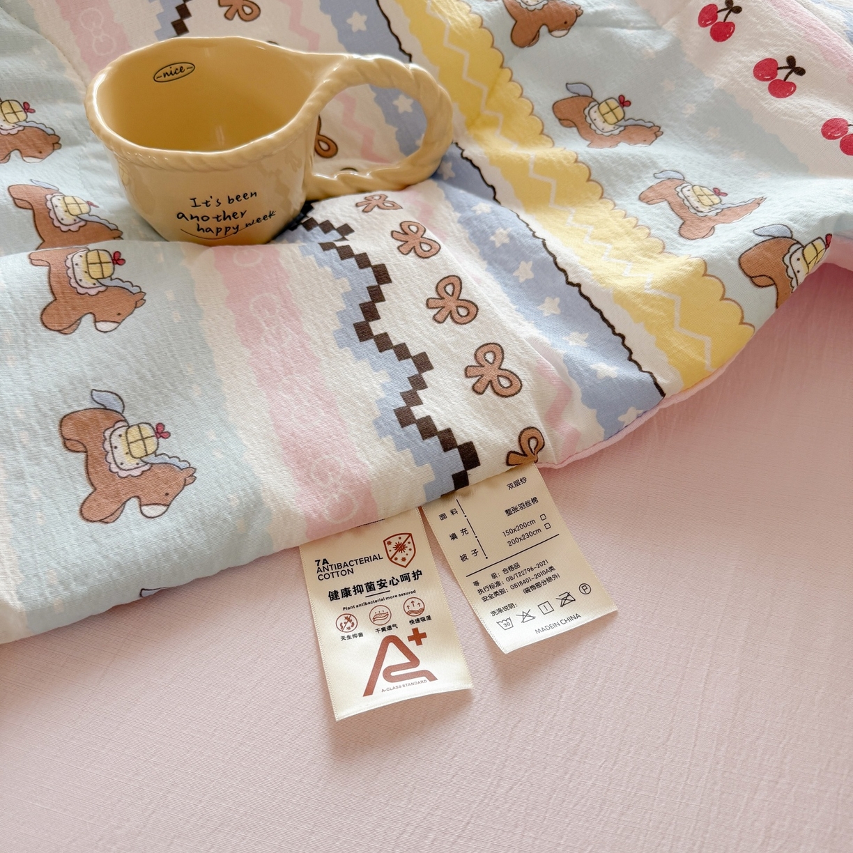 91家纺网 家纺一手货源 找家纺 温眠家纺 2026新款针织泡芙双层纱夏被四件套 彩虹木马