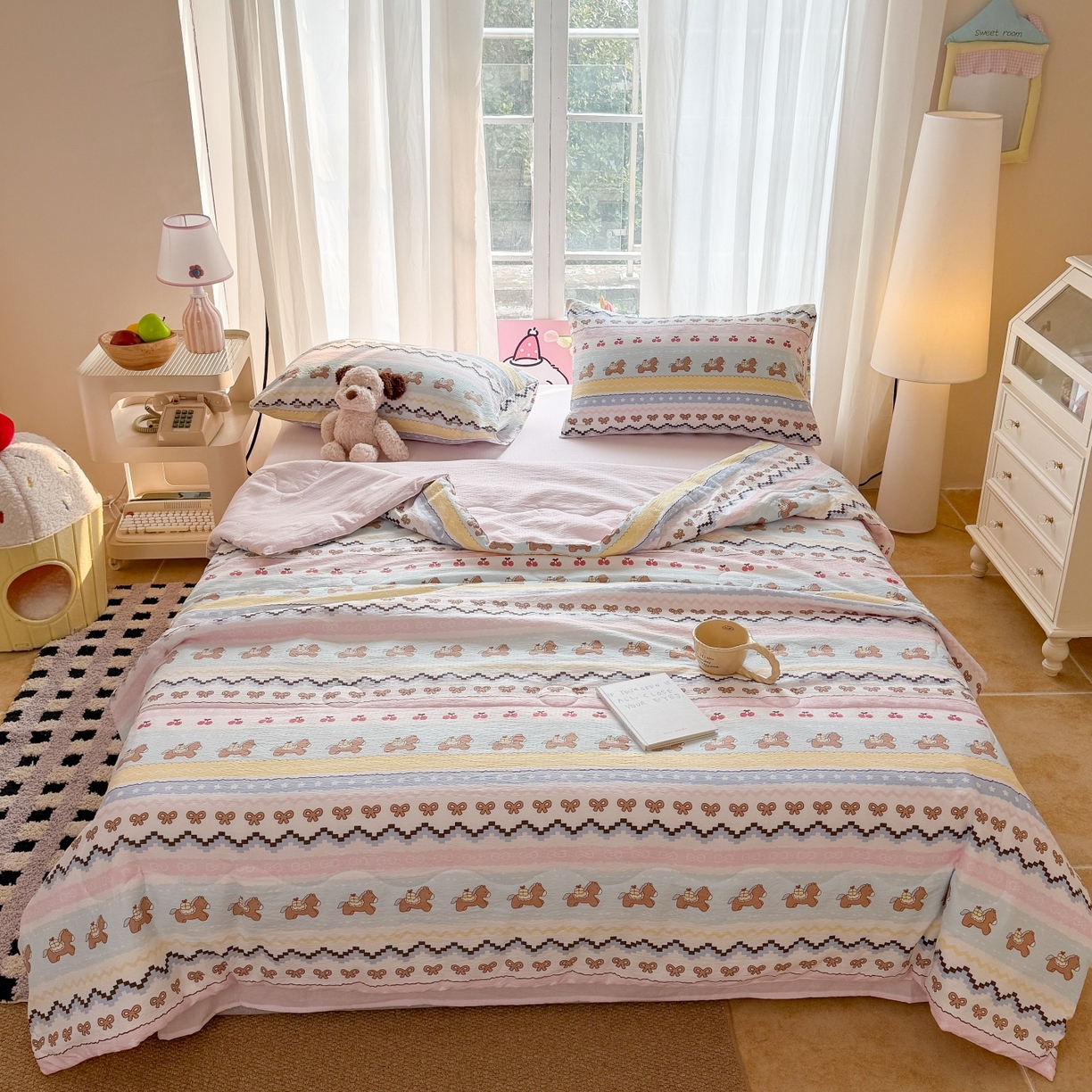 91家纺网 家纺一手货源 找家纺 温眠家纺 2026新款针织泡芙双层纱夏被四件套 彩虹木马