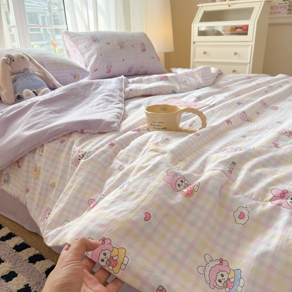 91家纺网 家纺一手货源 找家纺 温眠家纺 2026新款针织泡芙双层纱夏被四件套 甜梦格