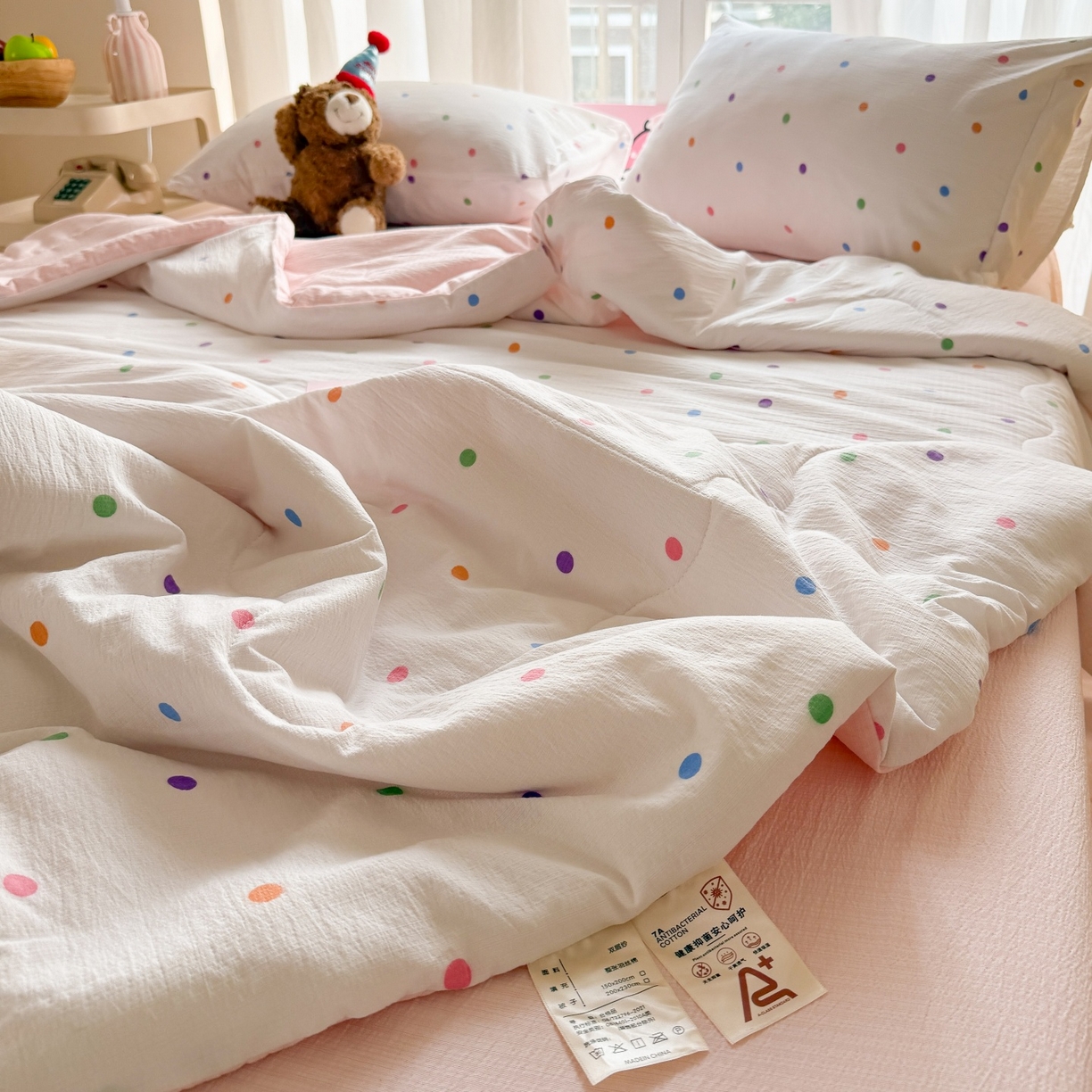 91家纺网 家纺一手货源 找家纺 温眠家纺 2026新款针织泡芙双层纱夏被四件套 彩虹小波点