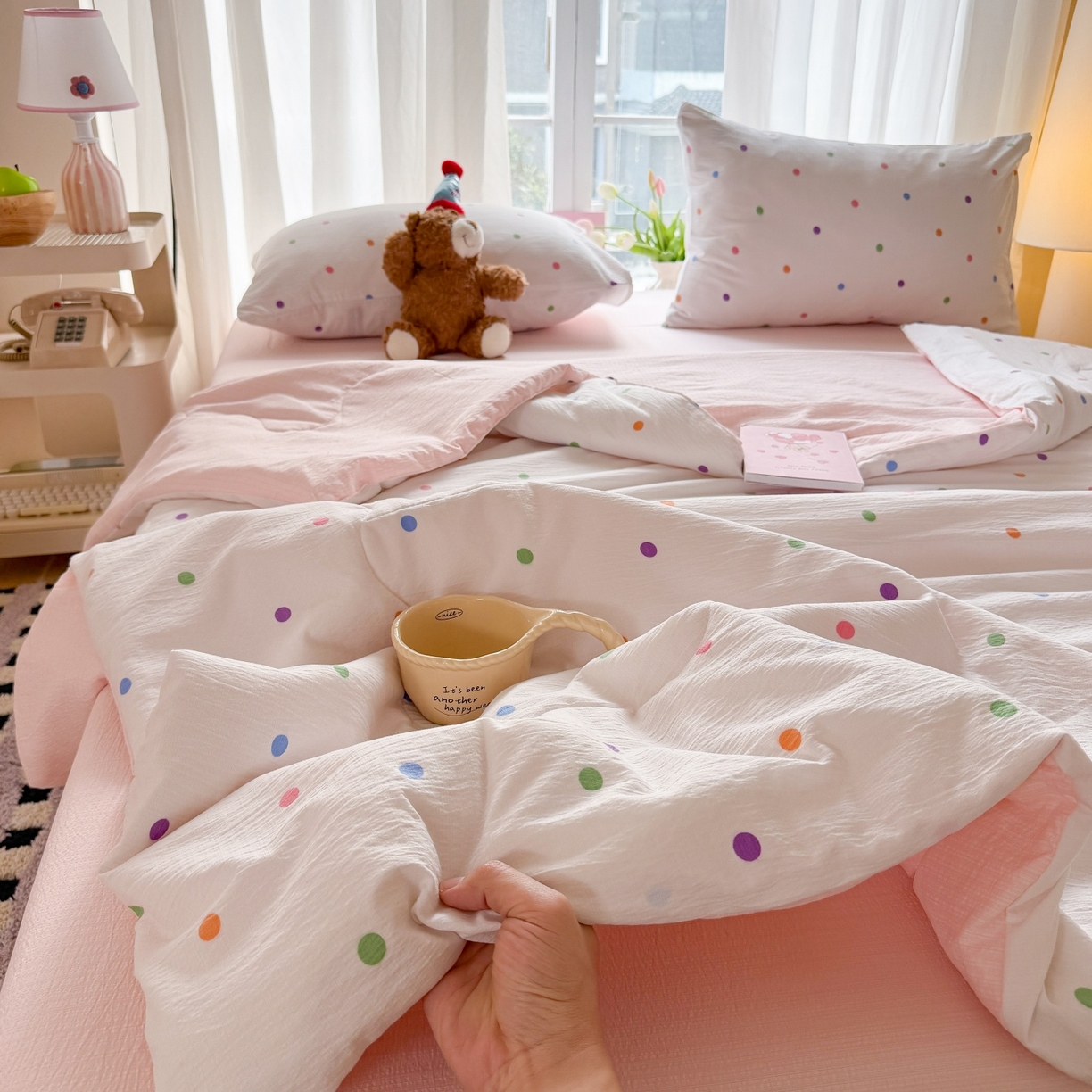 91家纺网 家纺一手货源 找家纺 温眠家纺 2026新款针织泡芙双层纱夏被四件套 彩虹小波点