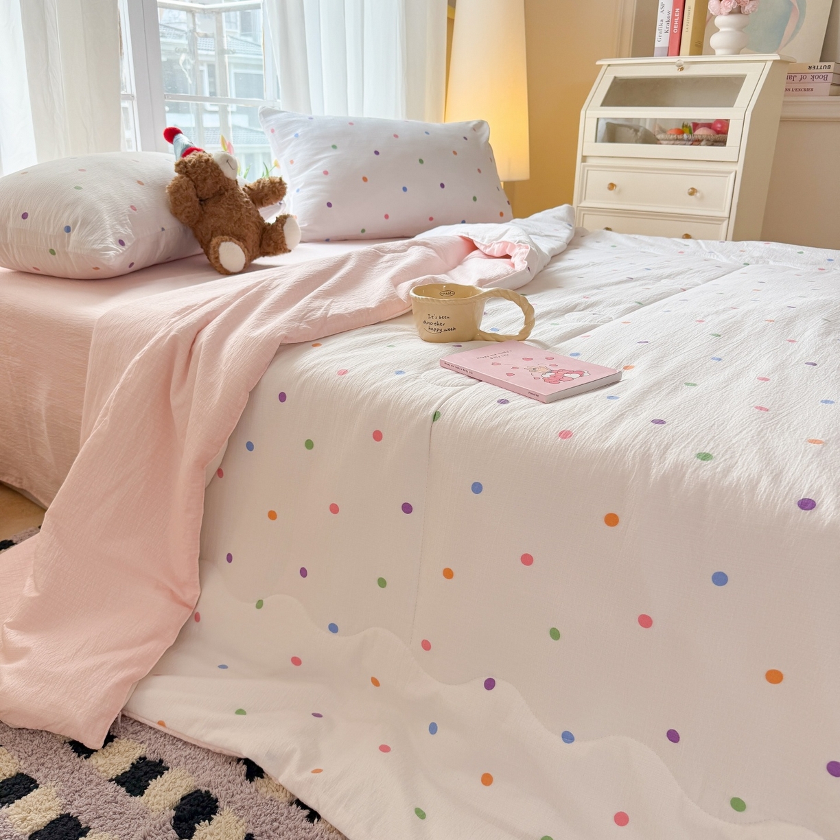 91家纺网 家纺一手货源 找家纺 温眠家纺 2026新款针织泡芙双层纱夏被四件套 彩虹小波点