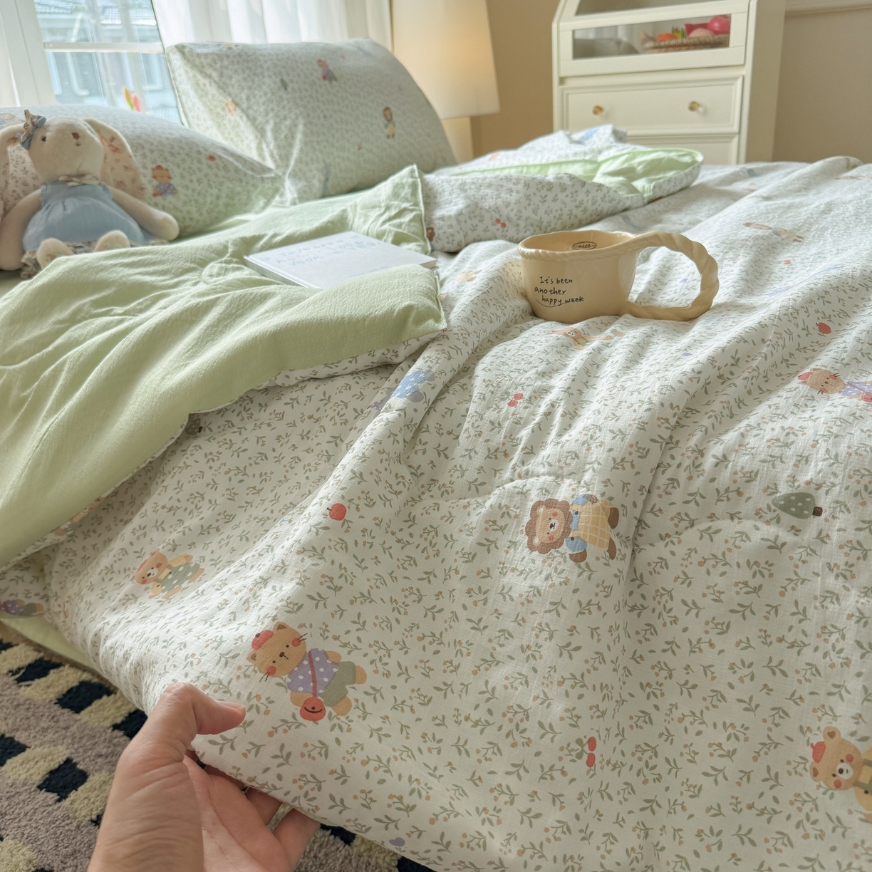 91家纺网 家纺一手货源 找家纺 温眠家纺 2026新款针织泡芙双层纱夏被四件套 森语萌宠