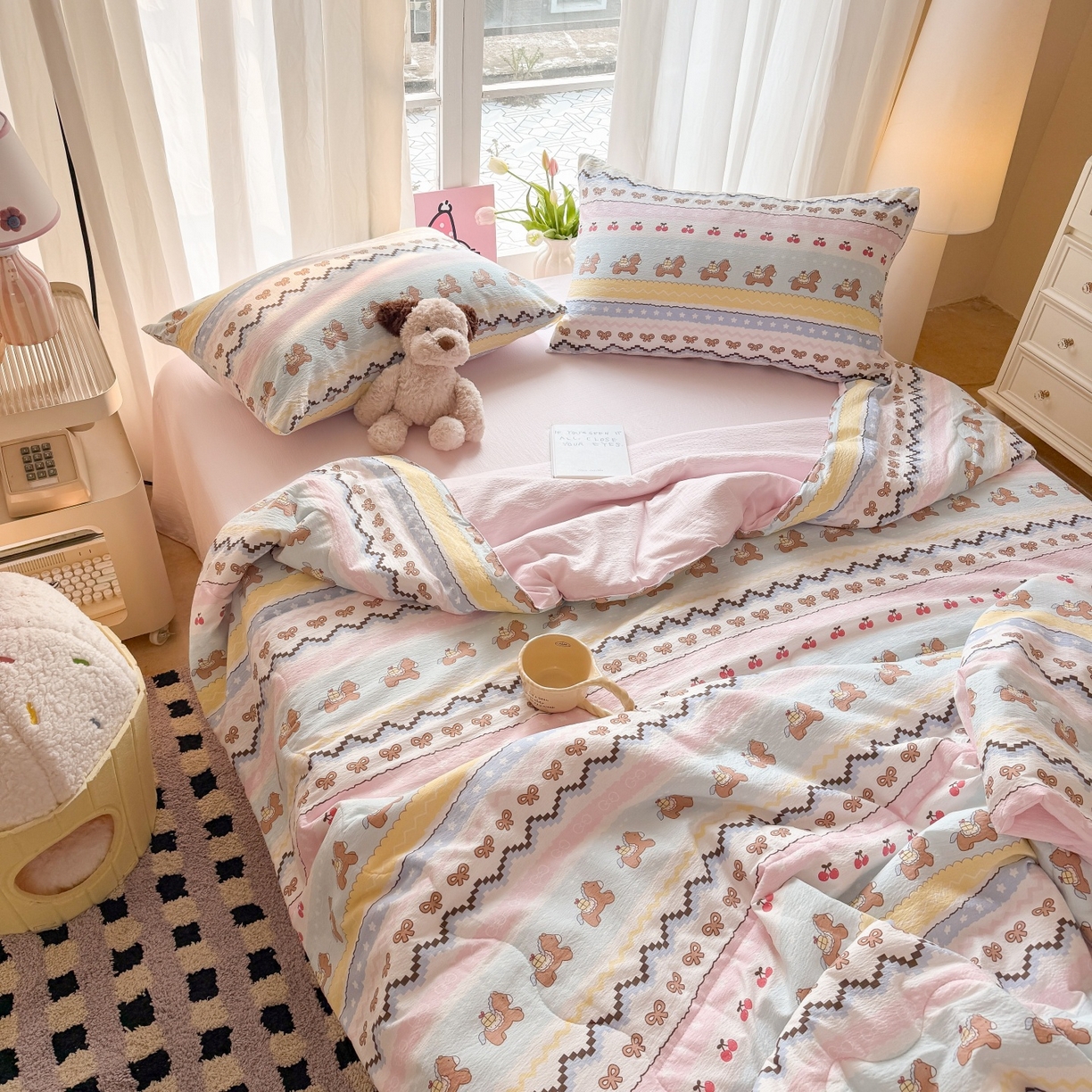 91家纺网 家纺一手货源 找家纺 温眠家纺 2026新款针织泡芙双层纱夏被四件套 彩虹木马