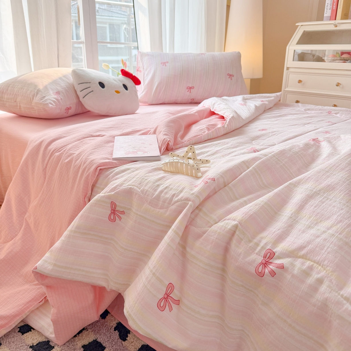 91家纺网 家纺一手货源 找家纺 温眠家纺 2026新款针织泡芙双层纱夏被四件套 粉蝴蝶结