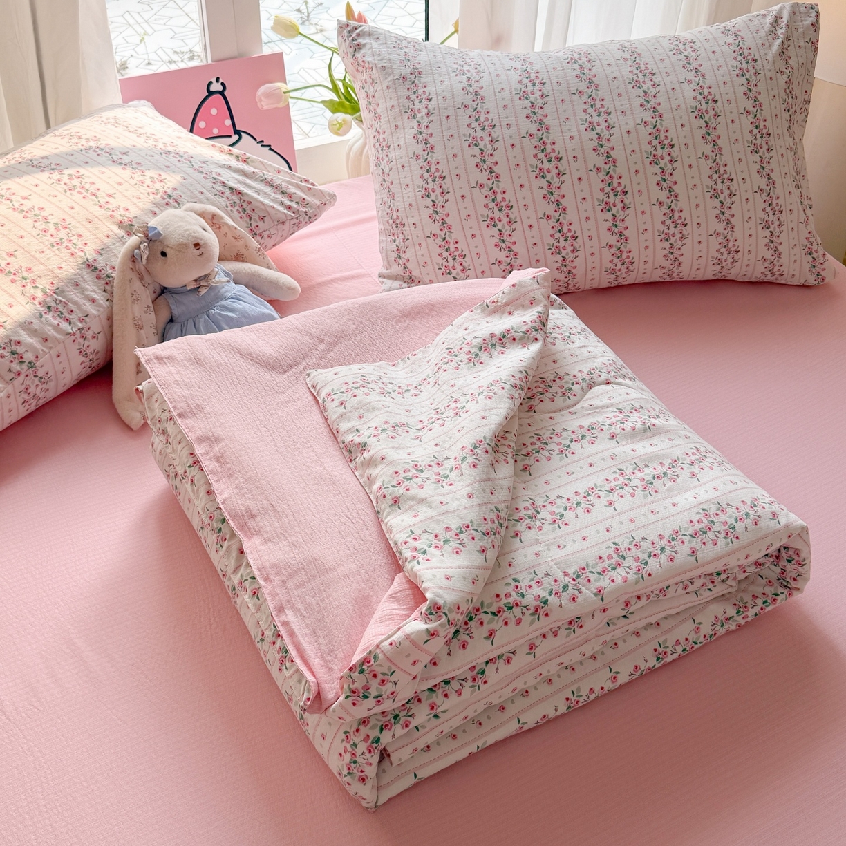 91家纺网 家纺一手货源 找家纺 温眠家纺 2026新款针织泡芙双层纱夏被四件套 蔷薇玫瑰