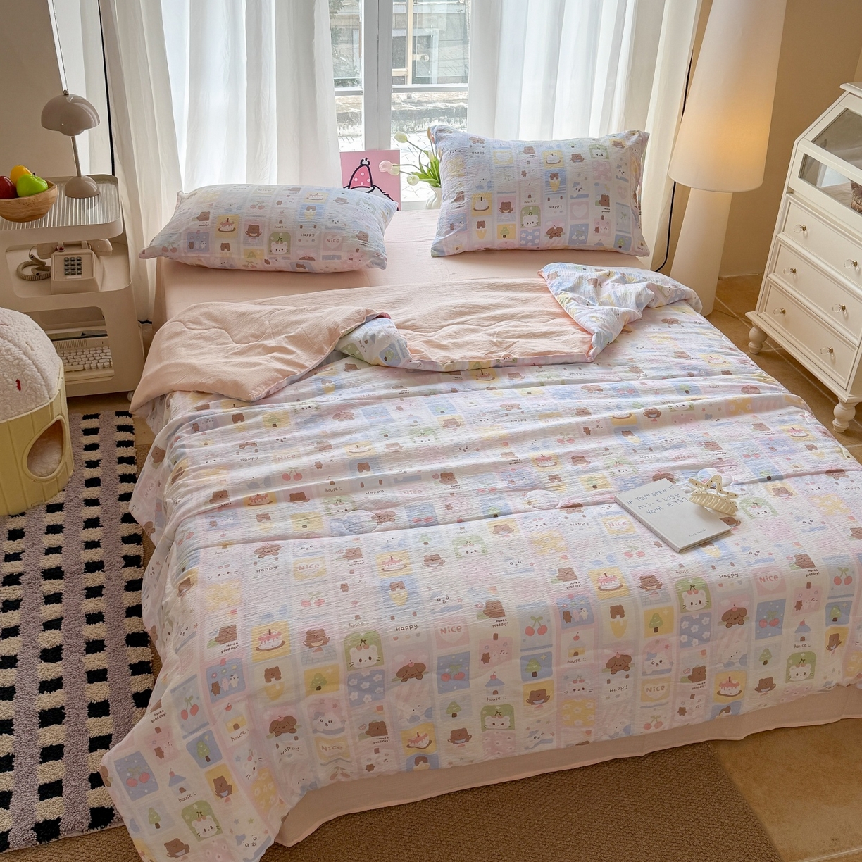 91家纺网 家纺一手货源 找家纺 温眠家纺 2026新款针织泡芙双层纱夏被四件套 小熊日记