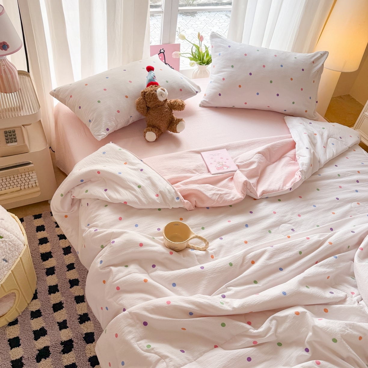 91家纺网 家纺一手货源 找家纺 温眠家纺 2026新款针织泡芙双层纱夏被四件套 彩虹小波点