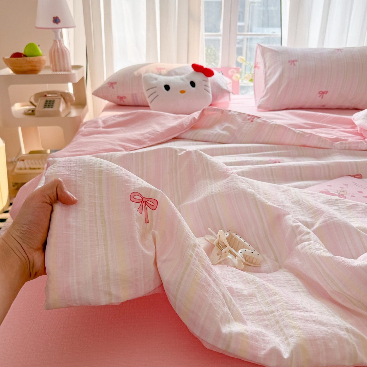 91家纺网 家纺一手货源 找家纺 温眠家纺 2026新款针织泡芙双层纱夏被四件套 粉蝴蝶结