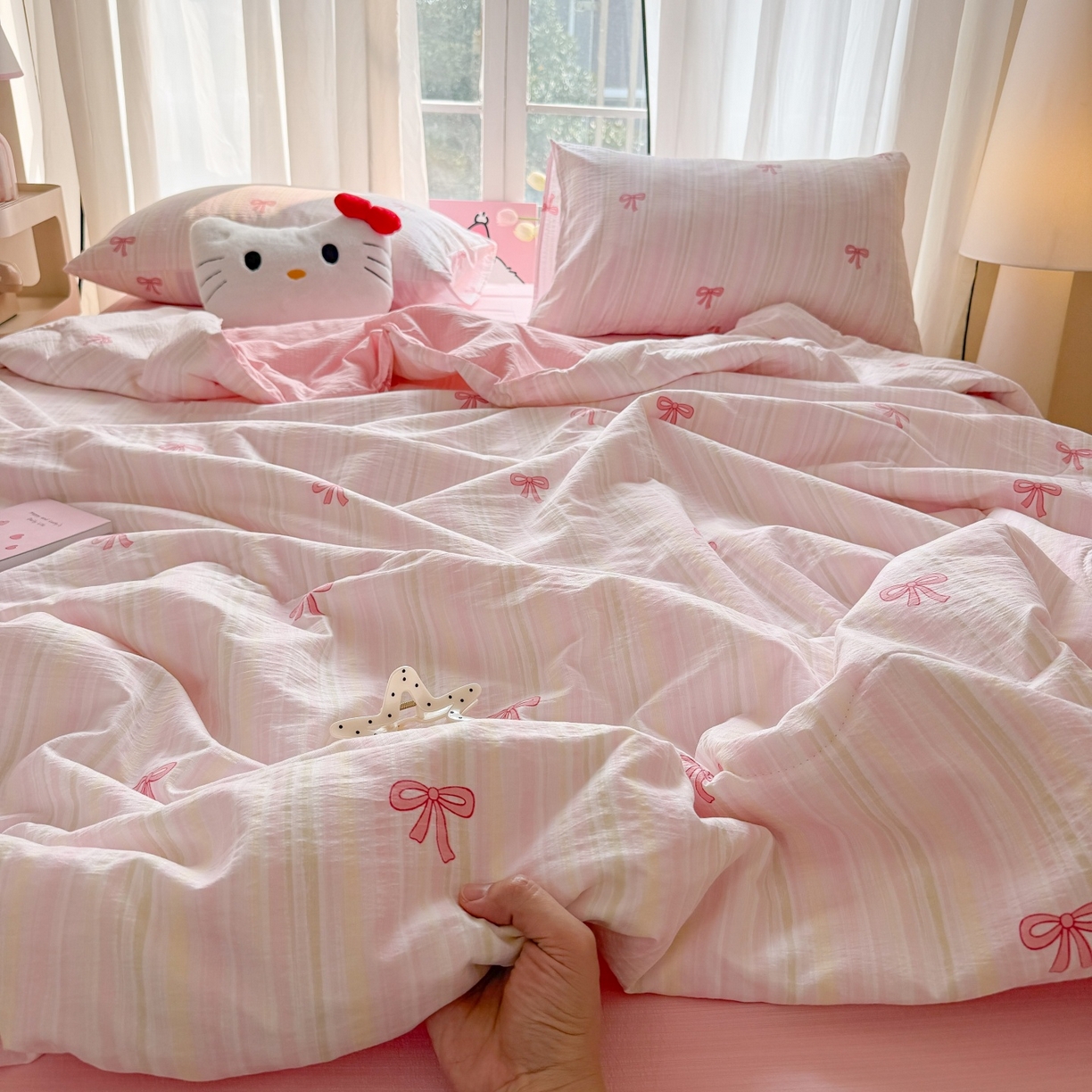 91家纺网 家纺一手货源 找家纺 温眠家纺 2026新款针织泡芙双层纱夏被四件套 粉蝴蝶结