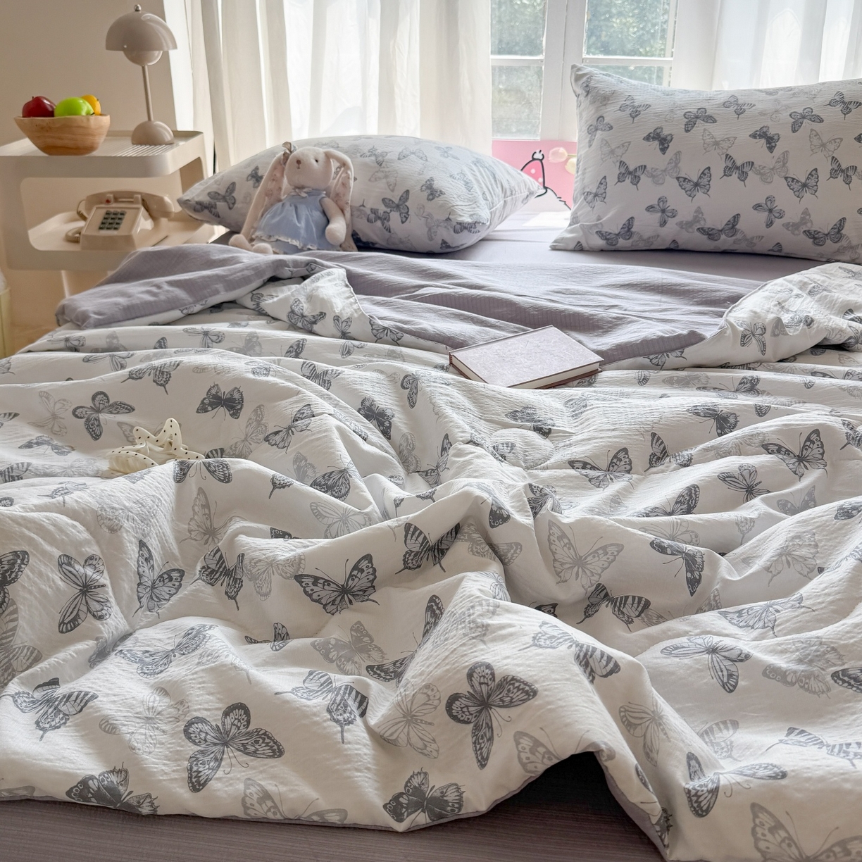 91家纺网 家纺一手货源 找家纺 温眠家纺 2026新款针织泡芙双层纱夏被四件套 墨蝶