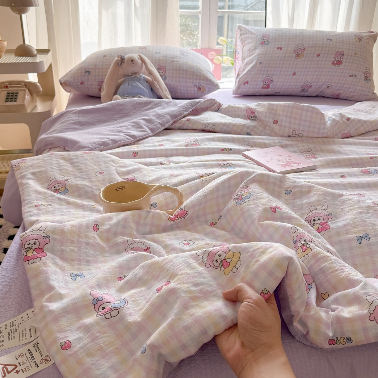 91家纺网 家纺一手货源 找家纺 温眠家纺 2026新款针织泡芙双层纱夏被四件套 甜梦格