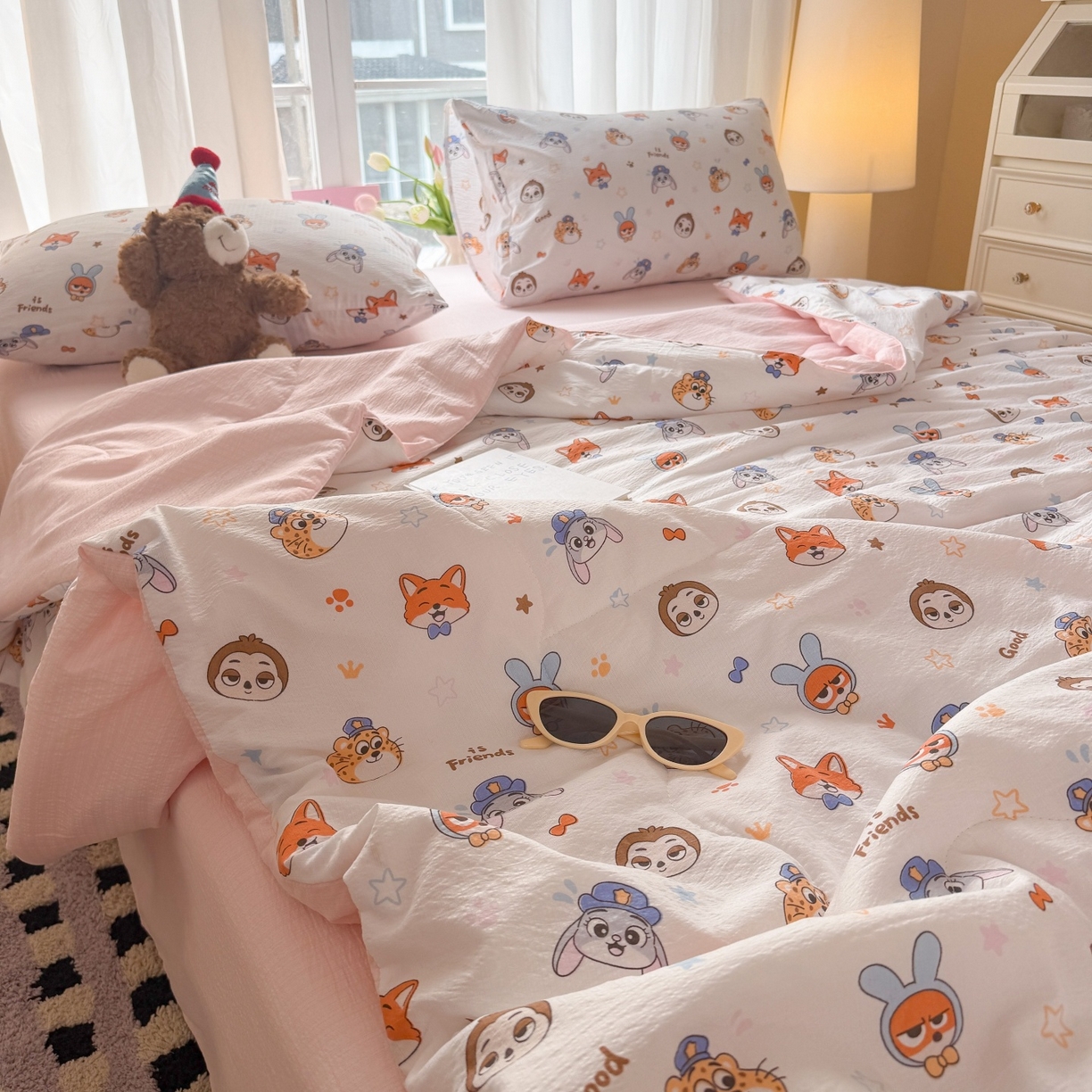 91家纺网 家纺一手货源 找家纺 温眠家纺 2026新款针织泡芙双层纱夏被四件套 萌趣伙伴