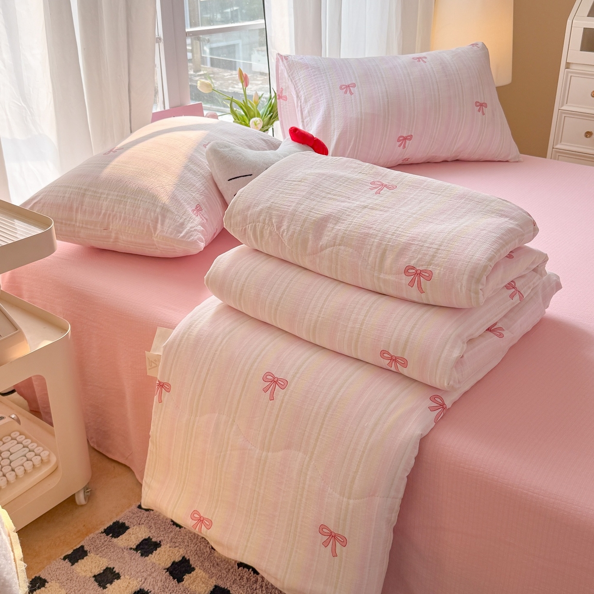 91家纺网 家纺一手货源 找家纺 温眠家纺 2026新款针织泡芙双层纱夏被四件套 粉蝴蝶结