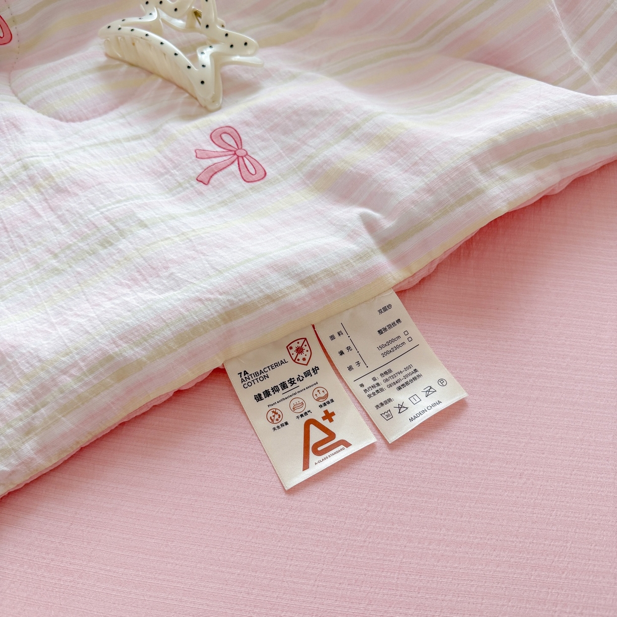 91家纺网 家纺一手货源 找家纺 温眠家纺 2026新款针织泡芙双层纱夏被四件套 粉蝴蝶结