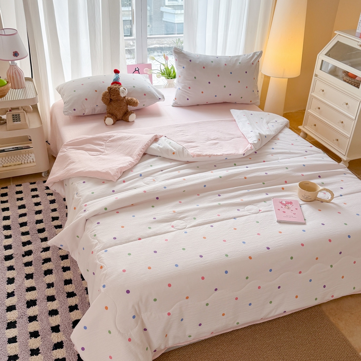 91家纺网 家纺一手货源 找家纺 温眠家纺 2026新款针织泡芙双层纱夏被四件套 彩虹小波点