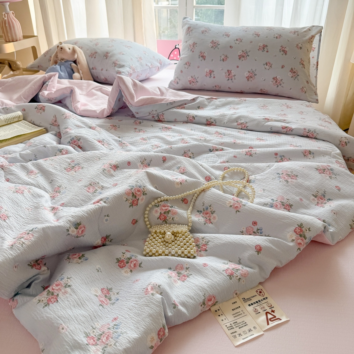 91家纺网 家纺一手货源 找家纺 温眠家纺 2026新款针织泡芙双层纱夏被四件套 青野玫瑰