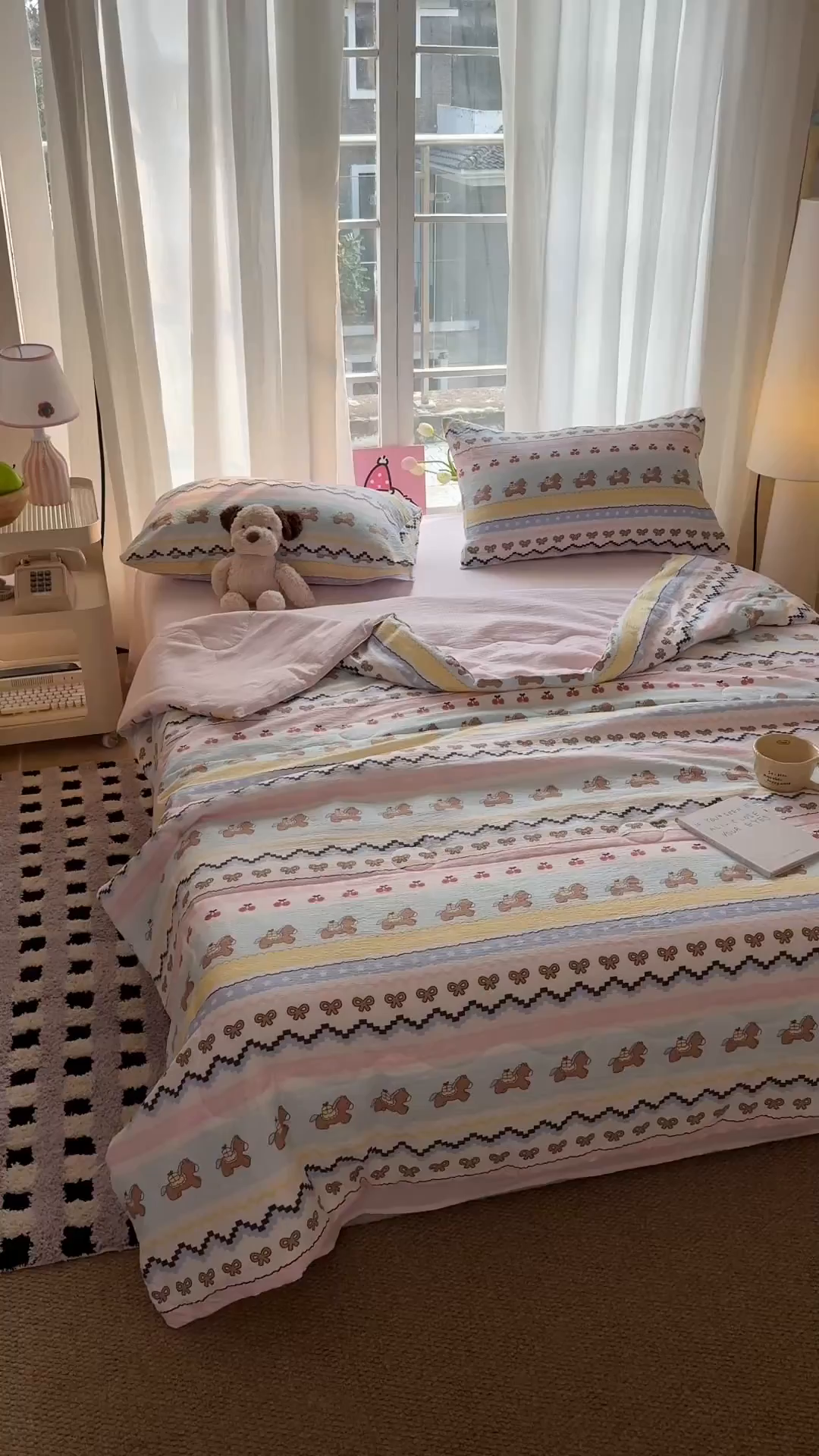 91家纺网 家纺一手货源 找家纺 温眠家纺 2026新款针织泡芙双层纱夏被四件套 彩虹木马