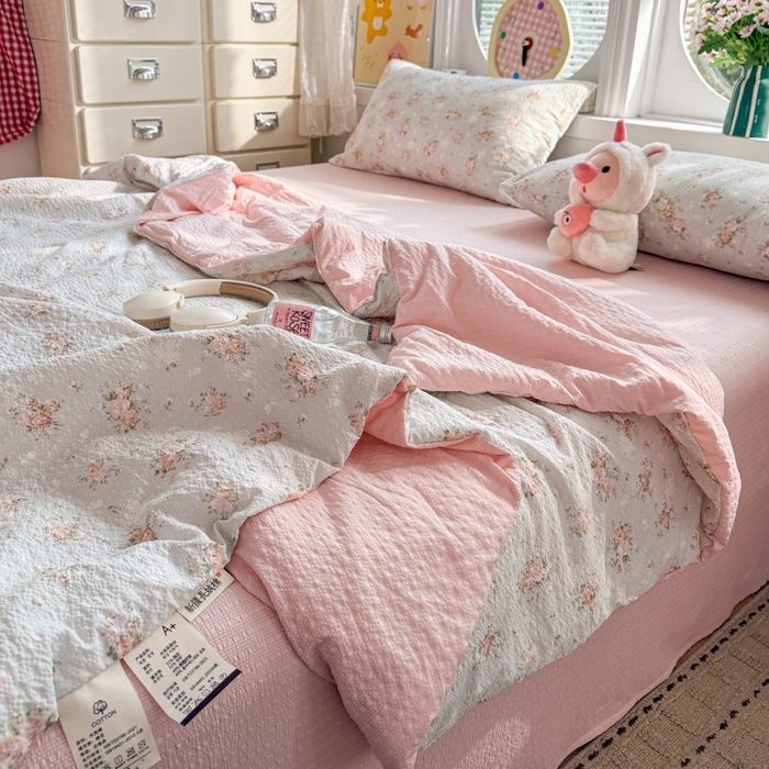 91家纺网 家纺一手货源 找家纺 小桃姐家纺 2026新款泡芙棉双层纱夏被空调被四件套小清新泡泡纱夏被卡通夏凉被空调被 晚风