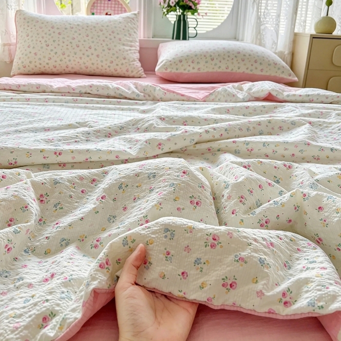 91家纺网 家纺一手货源 找家纺 小桃姐家纺 2026新款泡芙棉双层纱夏被空调被四件套小清新泡泡纱夏被卡通夏凉被空调被 花町