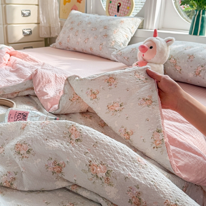 91家纺网 家纺一手货源 找家纺 小桃姐家纺 2026新款泡芙棉双层纱夏被空调被四件套小清新泡泡纱夏被卡通夏凉被空调被 晚风