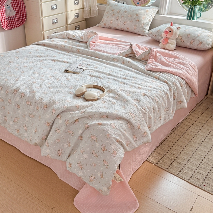 91家纺网 家纺一手货源 找家纺 小桃姐家纺 2026新款泡芙棉双层纱夏被空调被四件套小清新泡泡纱夏被卡通夏凉被空调被 晚风