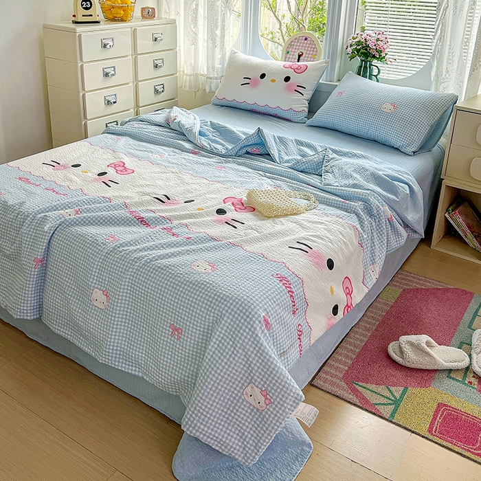 91家纺网 家纺一手货源 找家纺 小桃姐家纺 2026新款泡芙棉双层纱夏被空调被四件套小清新泡泡纱夏被卡通夏凉被空调被 蓝格Kitty