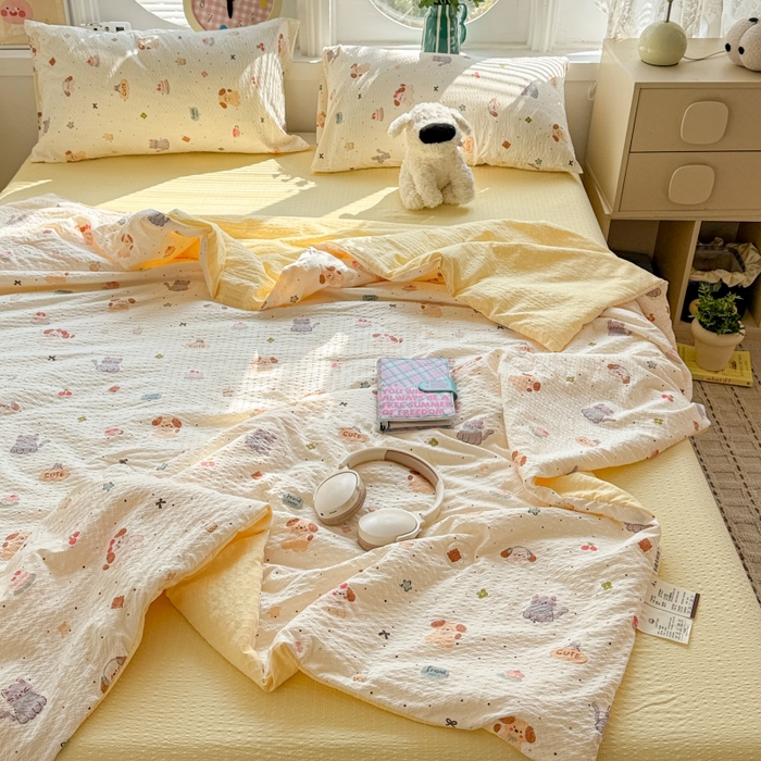 91家纺网 家纺一手货源 找家纺 小桃姐家纺 2026新款泡芙棉双层纱夏被空调被四件套小清新泡泡纱夏被卡通夏凉被空调被 蛋糕狗