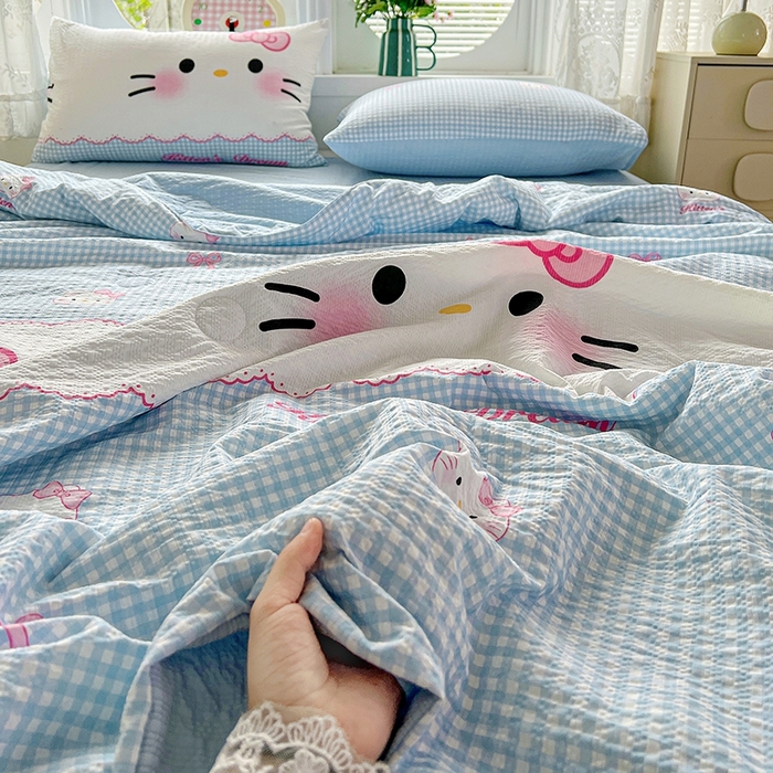 91家纺网 家纺一手货源 找家纺 小桃姐家纺 2026新款泡芙棉双层纱夏被空调被四件套小清新泡泡纱夏被卡通夏凉被空调被 蓝格Kitty