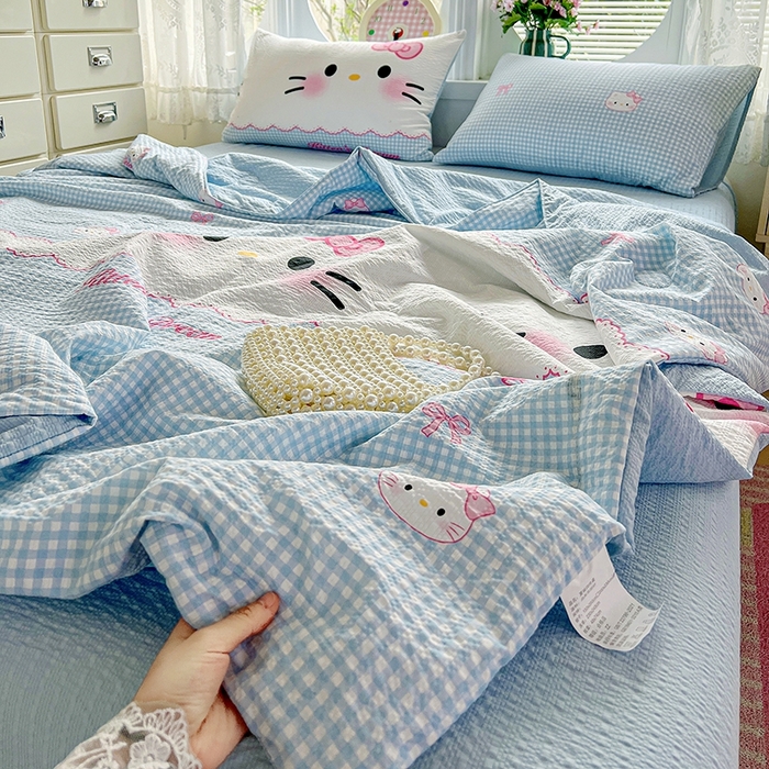 91家纺网 家纺一手货源 找家纺 小桃姐家纺 2026新款泡芙棉双层纱夏被空调被四件套小清新泡泡纱夏被卡通夏凉被空调被 蓝格Kitty