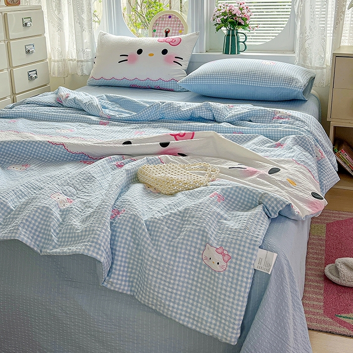 91家纺网 家纺一手货源 找家纺 小桃姐家纺 2026新款泡芙棉双层纱夏被空调被四件套小清新泡泡纱夏被卡通夏凉被空调被 蓝格Kitty