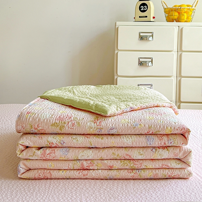 91家纺网 家纺一手货源 找家纺 小桃姐家纺 2026新款泡芙棉双层纱夏被空调被四件套小清新泡泡纱夏被卡通夏凉被空调被 知晓