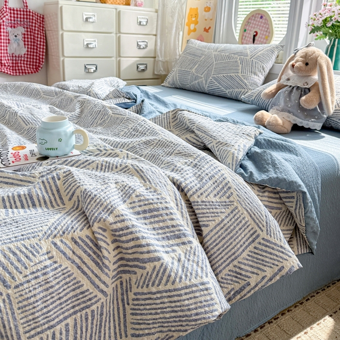 91家纺网 家纺一手货源 找家纺 小桃姐家纺 2026新款泡芙棉双层纱夏被空调被四件套小清新泡泡纱夏被卡通夏凉被空调被 蓝条纹