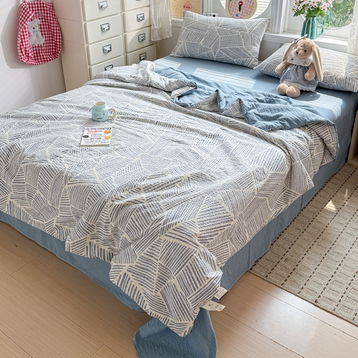 91家纺网 家纺一手货源 找家纺 小桃姐家纺 2026新款泡芙棉双层纱夏被空调被四件套小清新泡泡纱夏被卡通夏凉被空调被 蓝条纹