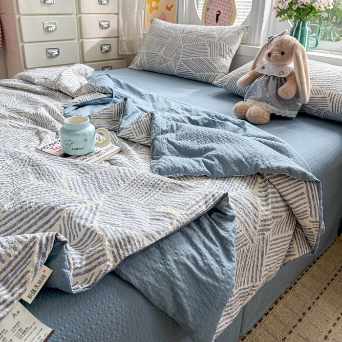91家纺网 家纺一手货源 找家纺 小桃姐家纺 2026新款泡芙棉双层纱夏被空调被四件套小清新泡泡纱夏被卡通夏凉被空调被 蓝条纹
