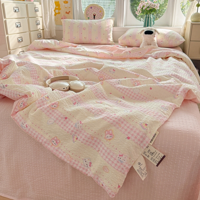 91家纺网 家纺一手货源 找家纺 小桃姐家纺 2026新款泡芙棉双层纱夏被空调被四件套小清新泡泡纱夏被卡通夏凉被空调被 奶油kitty