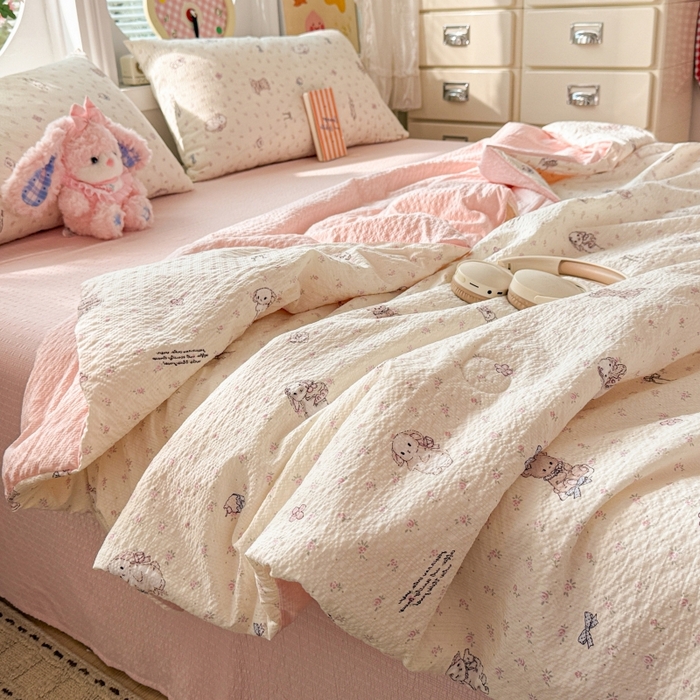 91家纺网 家纺一手货源 找家纺 小桃姐家纺 2026新款泡芙棉双层纱夏被空调被四件套小清新泡泡纱夏被卡通夏凉被空调被 花仙兔