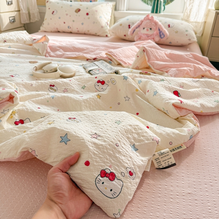 91家纺网 家纺一手货源 找家纺 小桃姐家纺 2026新款泡芙棉双层纱夏被空调被四件套小清新泡泡纱夏被卡通夏凉被空调被 幸运kitty