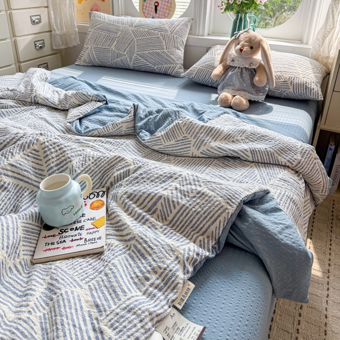 91家纺网 家纺一手货源 找家纺 小桃姐家纺 2026新款泡芙棉双层纱夏被空调被四件套小清新泡泡纱夏被卡通夏凉被空调被 蓝条纹