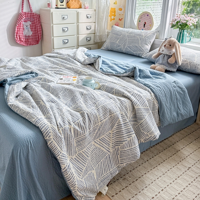91家纺网 家纺一手货源 找家纺 小桃姐家纺 2026新款泡芙棉双层纱夏被空调被四件套小清新泡泡纱夏被卡通夏凉被空调被 蓝条纹