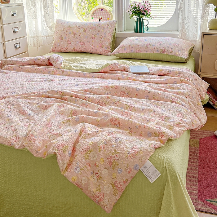 91家纺网 家纺一手货源 找家纺 小桃姐家纺 2026新款泡芙棉双层纱夏被空调被四件套小清新泡泡纱夏被卡通夏凉被空调被 知晓