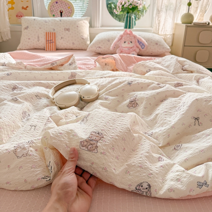 91家纺网 家纺一手货源 找家纺 小桃姐家纺 2026新款泡芙棉双层纱夏被空调被四件套小清新泡泡纱夏被卡通夏凉被空调被 花仙兔