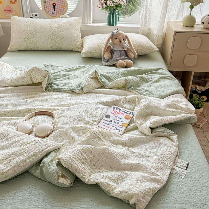 91家纺网 家纺一手货源 找家纺 小桃姐家纺 2026新款泡芙棉双层纱夏被空调被四件套小清新泡泡纱夏被卡通夏凉被空调被 浅春